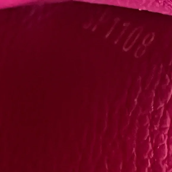 Louis Vuitton Authentic Victorine Wallet Monogram 9 out of 10 Condition. - Picture 11 of 16